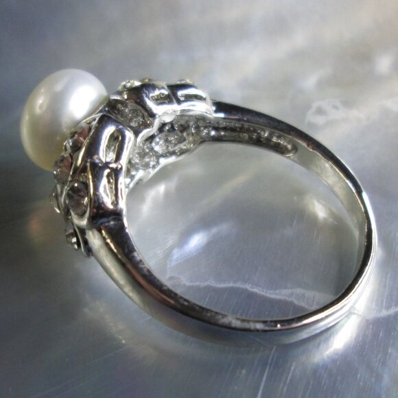 Freshwater Pearl and Crystals Fashion Ring - Picture 4 of 4